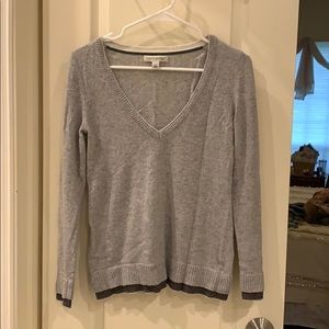 Banana Republic two tone V neck sweater